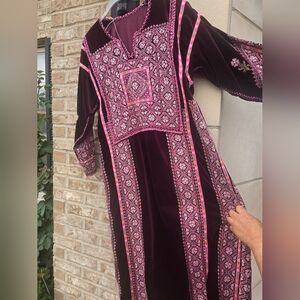 Handcrafted Velvet Palestinian Thobe – Burgundy Floral Elegance